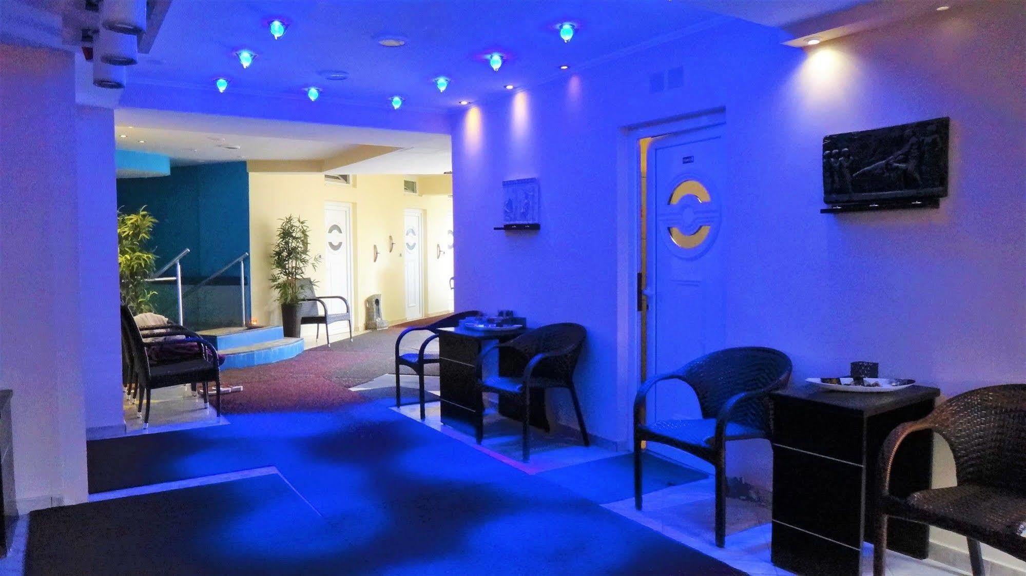 9 Queens Spa Hotel لوترا إديبسو المظهر الخارجي الصورة