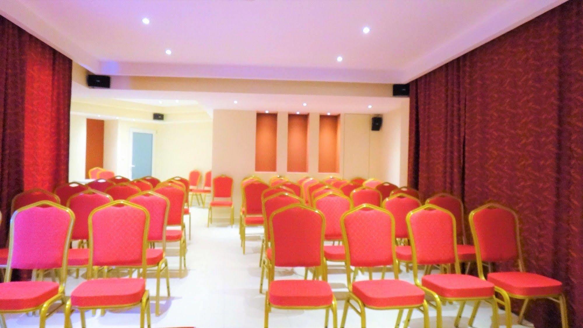 9 Queens Spa Hotel لوترا إديبسو المظهر الخارجي الصورة